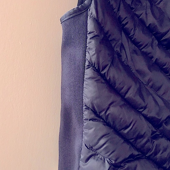 GAP Navy Blue Primaloft Puffer Elastic Vest size Small - Picture 7 of 12